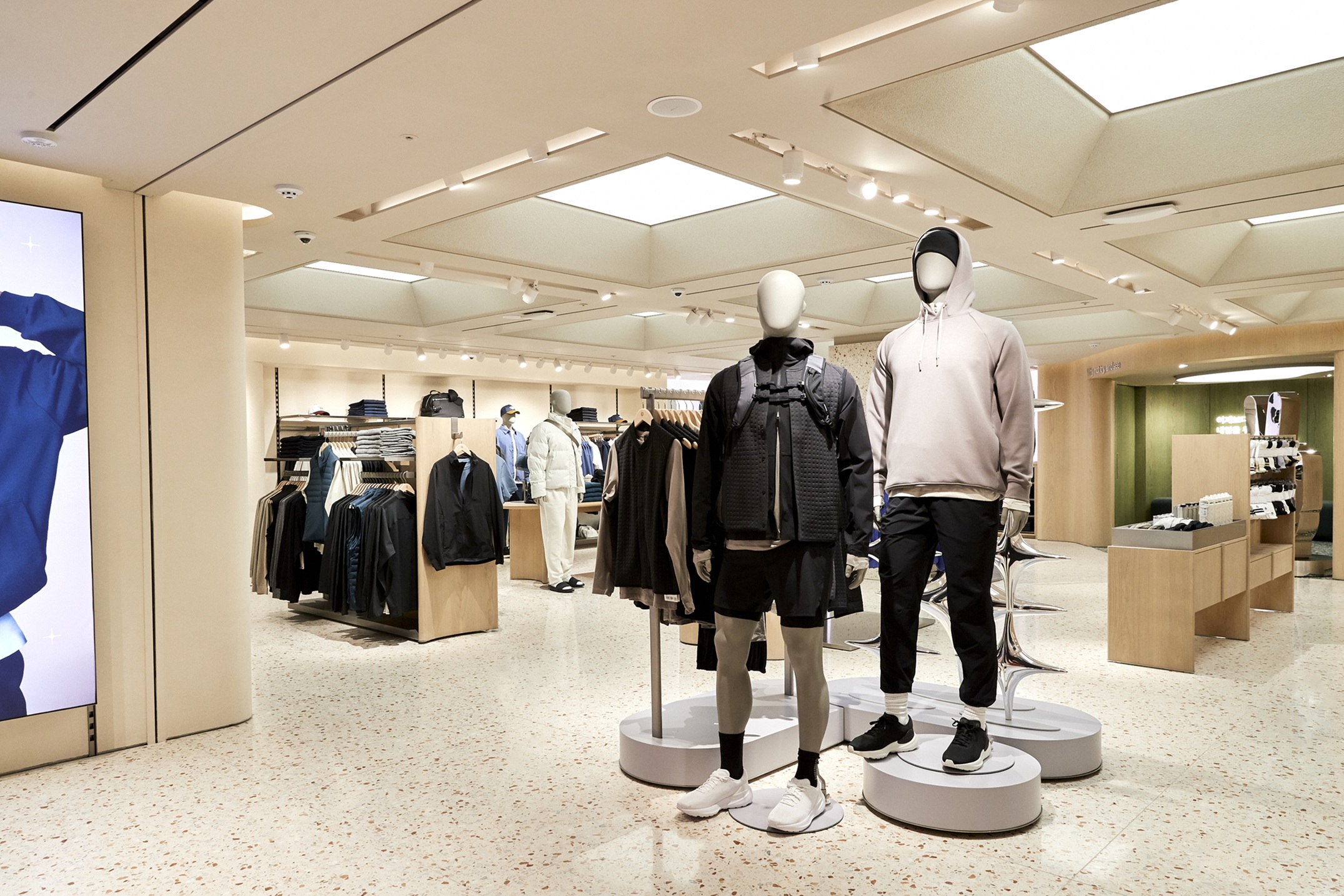 룰루레몬, 강남역에 첫 플래그십스토어 오픈... APAC 최초 매뉴얼 1468-Image